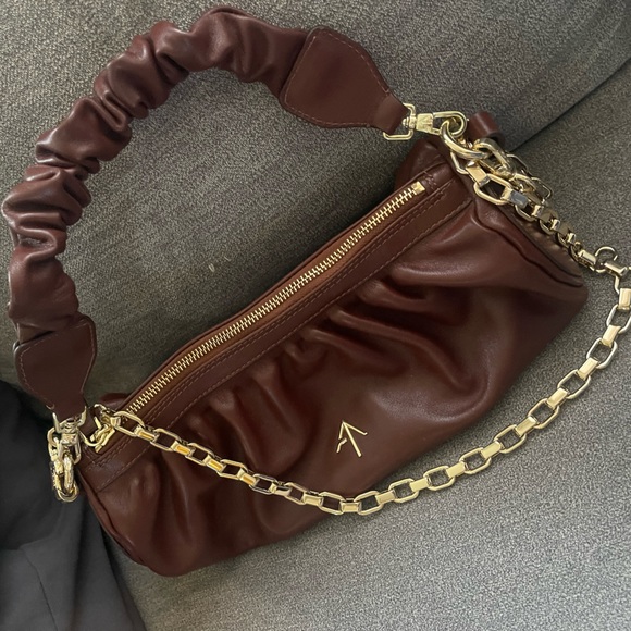 Manu Atelier Handbags - MANU ATELIER
Chain-Link Leather Shoulder Bag